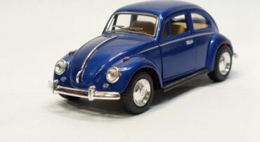 ماکت فلزی ماشین فولکس کینسمارت آبی (Volkswagen Classical Beetle BY KINSMART)