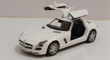 ماکت ماشین اسباب بازی مرسدس بنز (MERCEDES-BENZ SLS AMG BY KINSMART) سفید