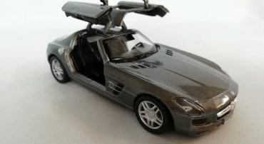 ماکت ماشین اسباب بازی مرسدس بنز (MERCEDES-BENZ SLS AMG BY KINSMART)