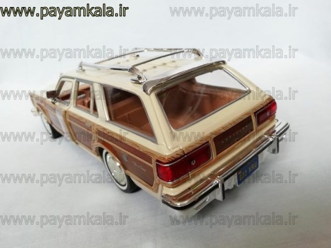 ماشین فلزی کرایسلر لبارون 1:24 (CHRYSLER LEBARON TOWN & COUNTRY BY MOTORMAX 1979) کرم قهوه ای