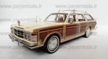 ماشین فلزی کرایسلر لبارون 1:24 (CHRYSLER LEBARON TOWN & COUNTRY BY MOTORMAX 1979) کرم قهوه ای