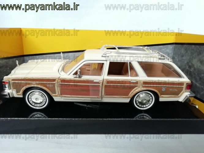 ماشین فلزی کرایسلر لبارون 1:24 (CHRYSLER LEBARON TOWN & COUNTRY BY MOTORMAX 1979) کرم قهوه ای