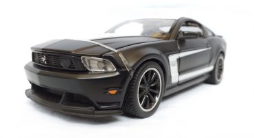 ماشین بازی فورد موستانگ بزرگ (FORD MUSTANG BOSS 302 1:24 BY MAISTO)