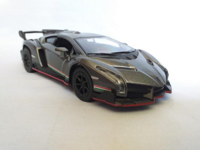 ماشین فلزی لامبورگینی(LAMBORGHINI VENENO BY KINSMART)نوک مدادی