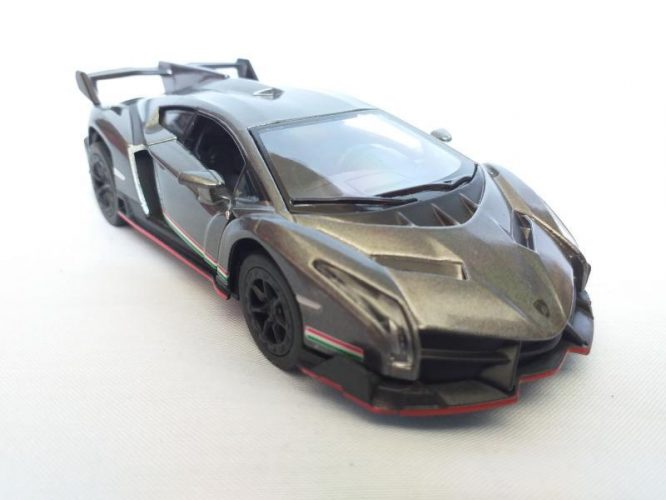 ماشین فلزی لامبورگینی(LAMBORGHINI VENENO BY KINSMART)نوک مدادی