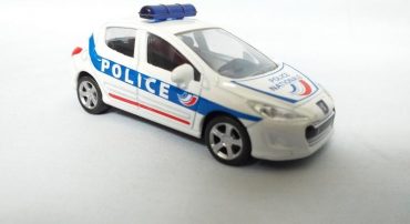 ماکت مینیاتوری پژو 308 پلیس (1:64)(PEUGEOT 308 BY NOREV) سفید