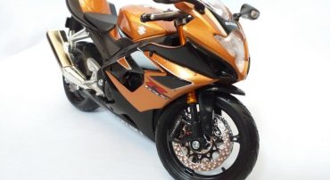 ماکت فلزی موتورسیکلت سوزوکی (SUZUKI GSX-R1000 BY MAISTO)(1/12)