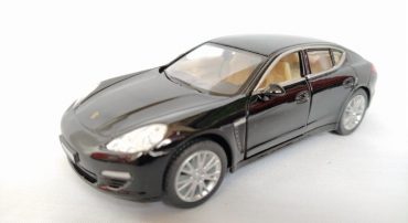 ماشین اسباب بازی پورشه(PORSCHE PANAMERA S BY KINSMART) مشکی