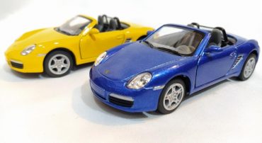 ماشین اسباب بازی پورشه (PORSCHE BOXSTER S BY KINSMART) آبی