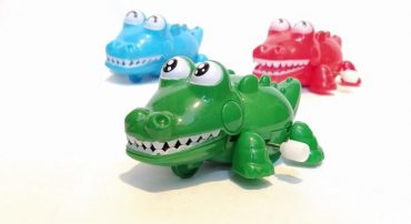 اسباب بازی تمساح کوکی سبز (کد 6613)