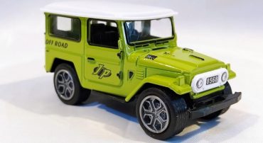 ماکت مینیاتوری تویوتا FJ CRUISER قدیمی