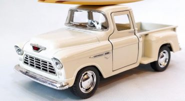 (+تخته شنا) ماشین اسباب بازی وانت شوی (1955 CHEVY STEPSIDE PICK-UP BY KINSMART) سفید