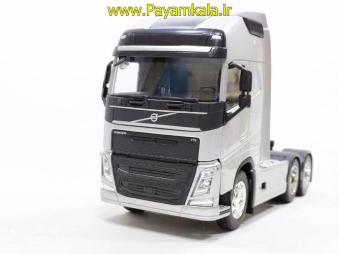 ماکت تریلی ولوو (VOLVO FH) بزرگ 1:32ساخت WELLY (رنگ نقره ای)