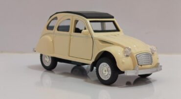 ماشین فلزی ژیان موزیک دار(3301YT) کرم