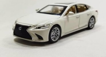 اسباب بازی ماشین فلزی لکسوس (LEXUS CHEZHI) سفید