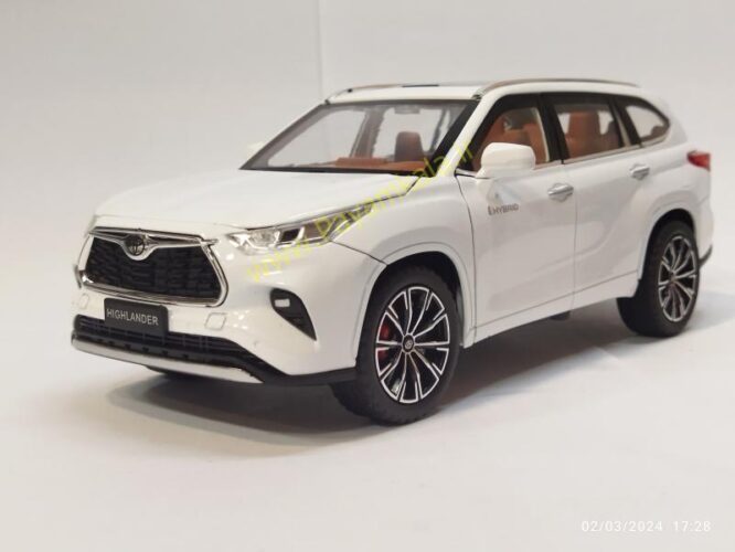 ماکت تویوتا هایلندر (TOYOTA HIGHLANDER 1:24 JFL) سفید