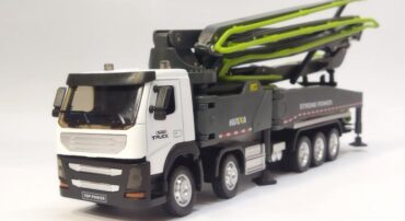 ماکت پمپ بتن (HUINA 1:50) جعبه دار (CONCRETE DELIVERY TRUCK)