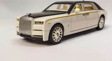 Metal replica of Rolls-Royce (ROLLS ROYCE SIONRAY) (1:24) white