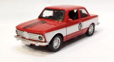 BMW 2002 (MPOWER) red game car