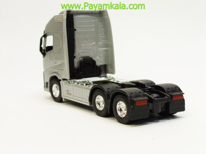 ماکت تریلی ولوو (VOLVO FH 1:64 WELLY) نقره ای