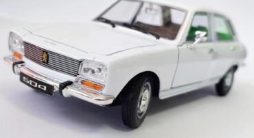 ماکت ماشین اسباب بازی پژو 504 بزرگ (1:24) (WELLY)(PEUGEOT 504 1968) سفید