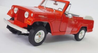 ماکت فلزی جیپ کماندو (JEEP JEEPSTER COMMANDO ROADSTER 1967 WELLY) قرمز