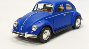 (رنگ مات) ماکت فلزی ماشین فولکس کینسمارت آبی (Volkswagen Classical Beetle BY KINSMART)