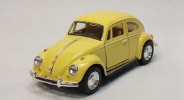 ماشین فلزی فولکس کینسمارت (Volkswagen Classical Beetle KINSMART) زرد کمرنگ