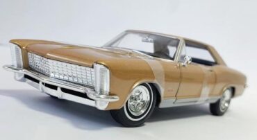 ماکت فلزی بیوک ریویرا بزرگ (1:24) (1965) ( BUICK RIVIERA BY WELLY) مسی