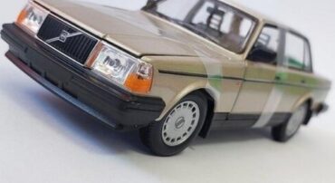 ماکت ولوو سواری 1:24 (VOLVO 240 GL WELLY)