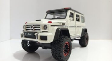 ماشین فلزی بنز جی کلاس دودزا (BENZ G-CLASS CHEZHI)(1:24)(CZ117AD) سفید