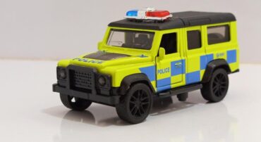 ماشین فلزی لندرور پلیس کوچک (LANDROVER 1:48)(4332C)