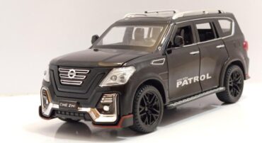 ماکت فلزی نیسان پاترول مشکی (NISSAN PATROL 1:24) برند CHEZHI | دودزا، موزیکال، چراغدار، عقب‌کش و 6 درب بازشو