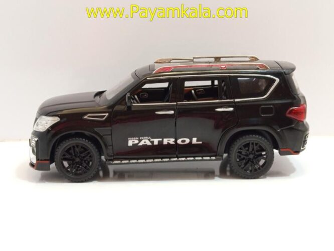 ماکت فلزی نیسان پاترول مشکی (NISSAN PATROL 1:24) برند CHEZHI | دودزا، موزیکال، چراغدار، عقب‌کش و 6 درب بازشو