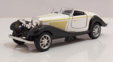 ماشین فلزی مرسدس بنز قدیمی بدون سقف (335A 1:36) سفید