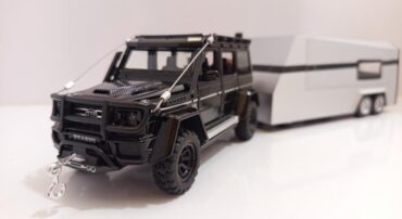 ماکت فلزی بنز برابوس با کاروان (1:32) برند XHO مشکی