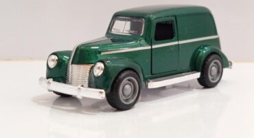 ماشین فلزی فورد ون (1:43) سبز