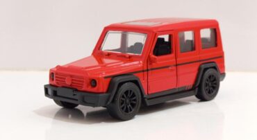 ماشین فلزی مرسدس بنز جی کلاس (1:43) قرمز