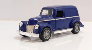 ماشین فلزی فورد ون (1:43) آبی