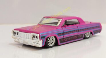 ماشین فلزی شورلت ایمپالا (IMPALA LOWRIDER) صورتی