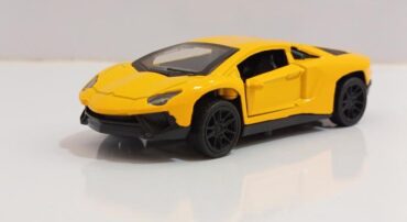 ماشین فلزی لامبورگینی کوچک (LAMBORGHINI 1:48)(72010) زرد