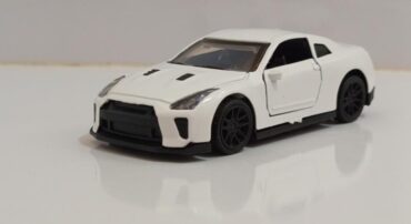 ماشین فلزی نیسان GTR کوچک (NISSAN 1:48)(72010) سفید