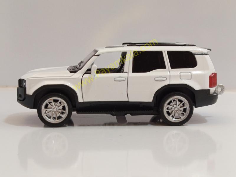 ماشین فلزی تویوتا لندکروزر (3443YT) سفید