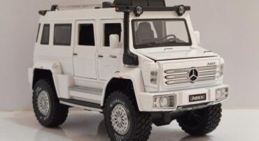 ماکت فلزی مرسدس بنز یونیماگ سفید (Mercedes-Benz Unimog U5000 1:24 XHO)