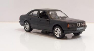 ماکت ماشین فلزی ب ام و سری 5 (BMW E34) مقیاس 1:36 مشکی