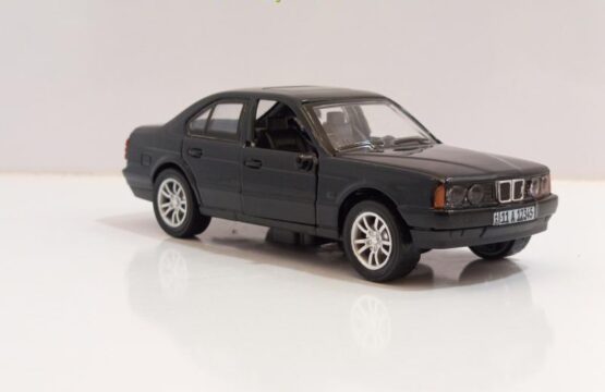 ماکت ماشین فلزی ب ام و سری 5 (BMW E34) مقیاس 1:36 مشکی