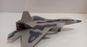 ماکت هواپیما جنگنده F-22 Raptor طوسی فلزی موزیکال چراغ‌دار عقب‌کش (HAILIJIA)