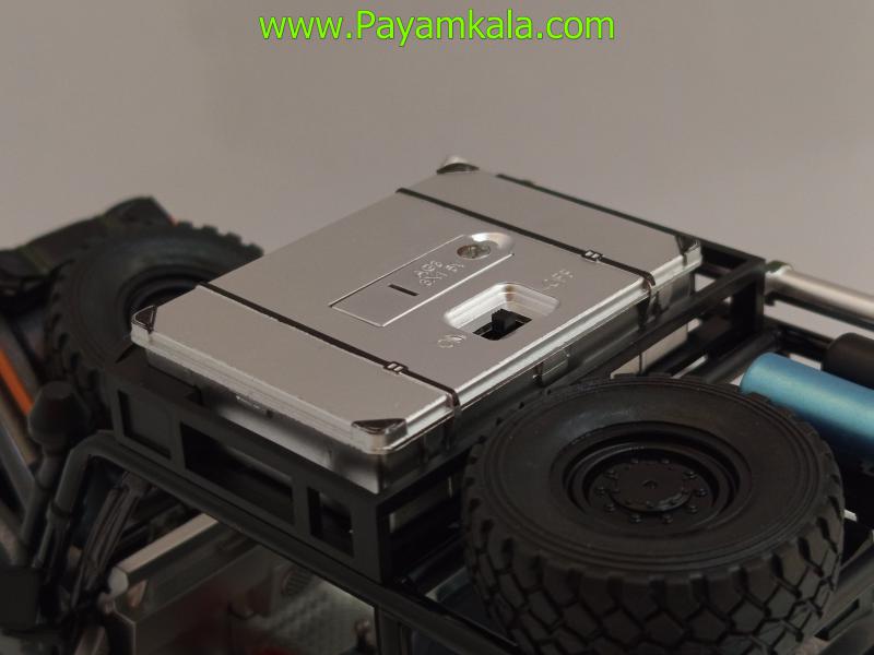 ماشین فلزی لندرور دیفندر آفرود 1:24 با تجهیزات کامل (Offroad SUV)