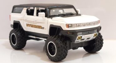 ماشین فلزی هامر HUMMER EV سفید | ماکت شاسی‌بلند چراغدار و موزیکال 1:24