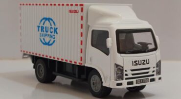 ماکت کامیون ایسوزو فلزی (ISUZU TRUCK) سفید